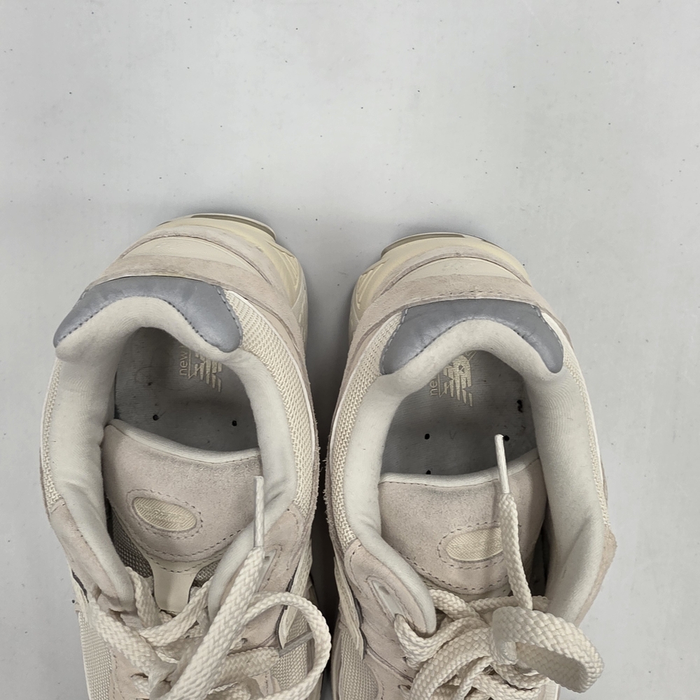 New Balance 2002R Cream Sneakers - Picture 5 of 8